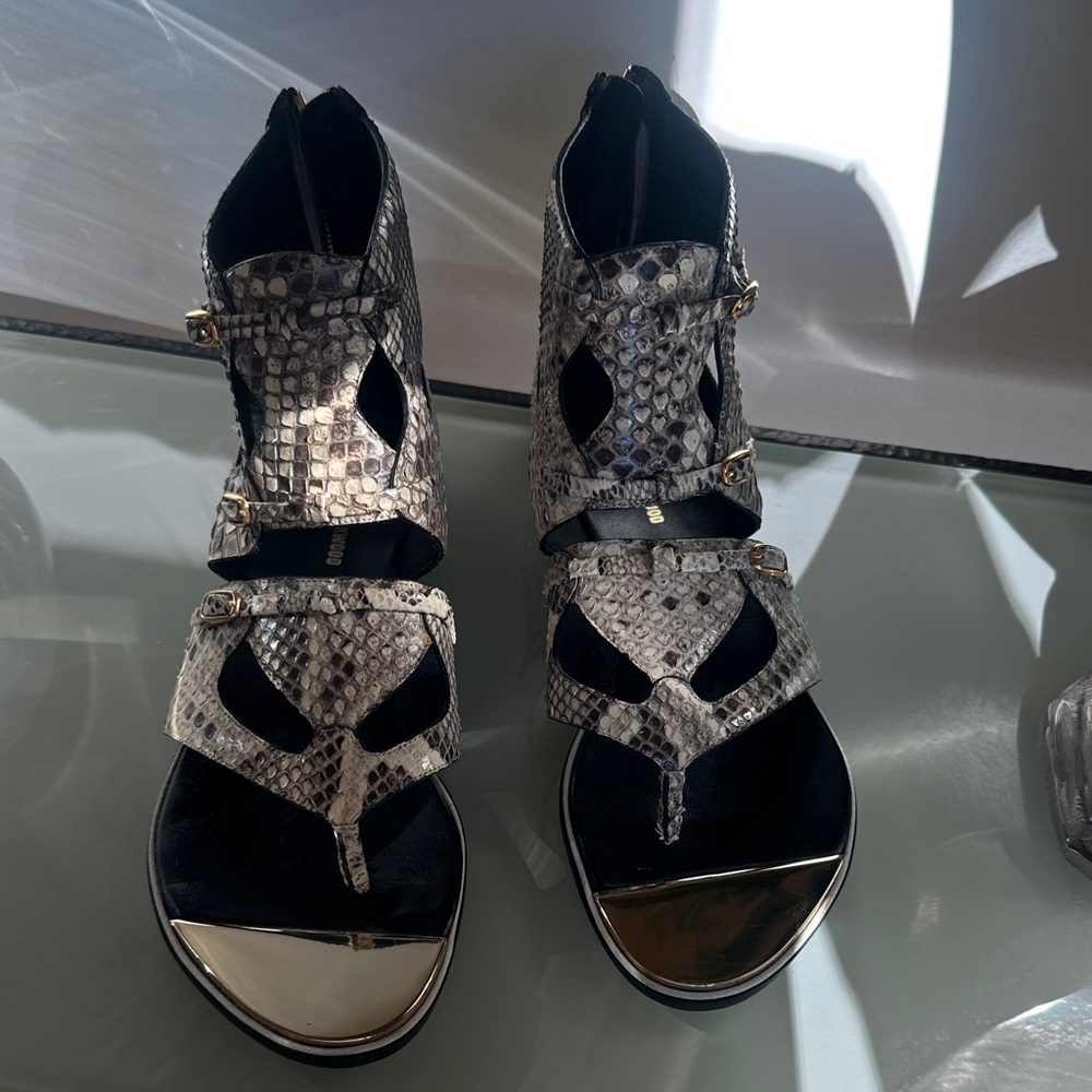 Nicholas Kirkwood Black and Silver Snakeskin Sandals size 39 EXCELLENT NEW